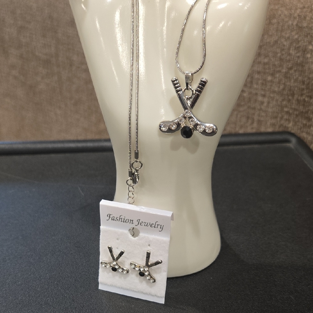 Elegant Silver Necklace and Earring Set